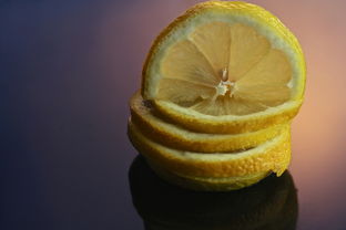 柑橘什么時(shí)候打保花藥(柑橘什么時(shí)候打?;ū9帲? /></p><p>2、特別在花期、幼果期,直接引起落花落果。幼葉、幼果時(shí)期的機(jī)械傷在其以后的生長(zhǎng)發(fā)育過程仍然無(wú)法消除,因此暴雨和伴隨著暴雨的狂風(fēng)如果發(fā)生在生長(zhǎng)初期危害很大,在果實(shí)接近成熟之前也容易造成落果。</p><p>3、會(huì)沖走土質(zhì)表面的肥料。雨水淹過的果實(shí)易生細(xì)菌會(huì)掉。雨水過多,果樹會(huì)產(chǎn)生多種細(xì)菌和病害。雨水過多,給管理帶來(lái)麻煩。生長(zhǎng)環(huán)境柑橘果樹生長(zhǎng)發(fā)育、開花結(jié)果與溫度、日照、水分(濕度)、土壤以及風(fēng)、海拔、地形和坡向等環(huán)境條件緊密相關(guān),這些條件影響更大的數(shù)溫度。</p><p>4、濕度對(duì)柑橘產(chǎn)量和品質(zhì)影響顯著。過量降水導(dǎo)致土壤積水,根系吸收功能減弱,嚴(yán)重時(shí)爛根,引發(fā)葉片、花、果實(shí)脫落,甚至使植株死亡。柑橘在花期至第二次生理落果期前,遇陰雨連綿,授粉受阻,坐果率下降。水分不足亦會(huì)影響產(chǎn)量與品質(zhì),尤其是南 *** 帶柑橘產(chǎn)區(qū),秋冬季干旱,果實(shí)膨大受阻,品質(zhì)下降。</p><p>5、在柑橘花期到穩(wěn)果期間,若出現(xiàn)30℃及以上氣溫的異常天氣,則會(huì)影響正常的開花結(jié)果,且時(shí)間越早,高溫的危害越大。??蓪?dǎo)致異常落花落果,造成產(chǎn)量損失?;ㄆ谟龈邷亍?/p><p style=
